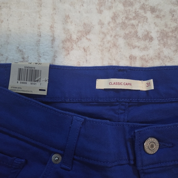 NWT Levi's Classic Capris in Deep Blue - Picture 5 of 7
